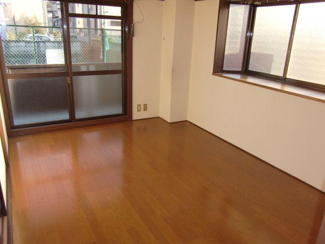 Living and room. Western-style 1