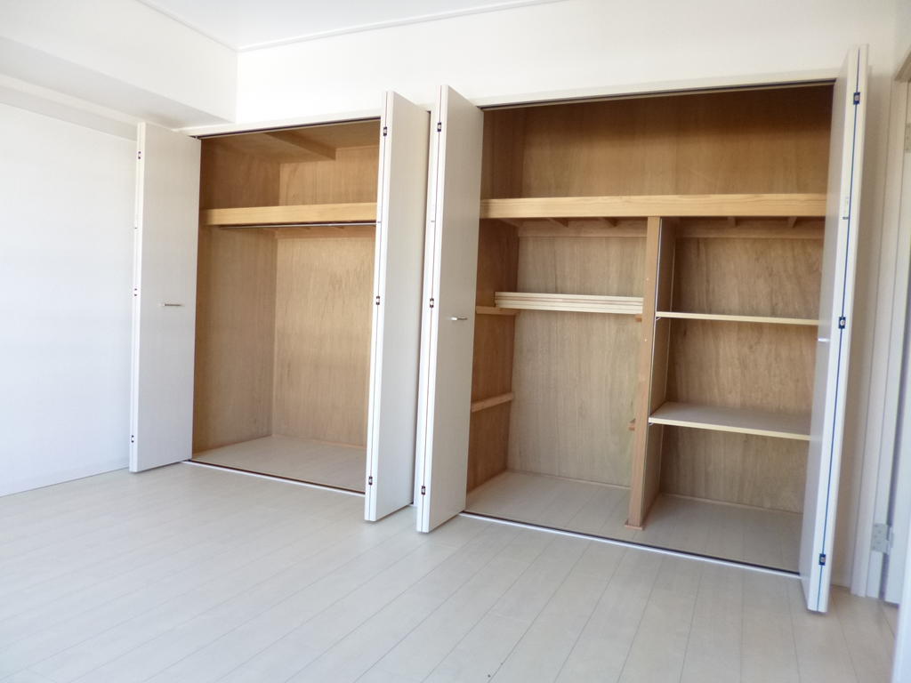 Receipt. Storage because it is partitioned finely Easy