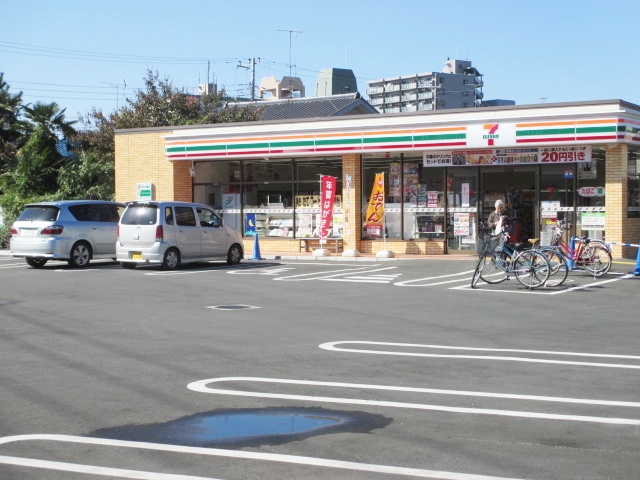 Convenience store. 321m to Seven-Eleven Tsurugashima Higashiten (convenience store)