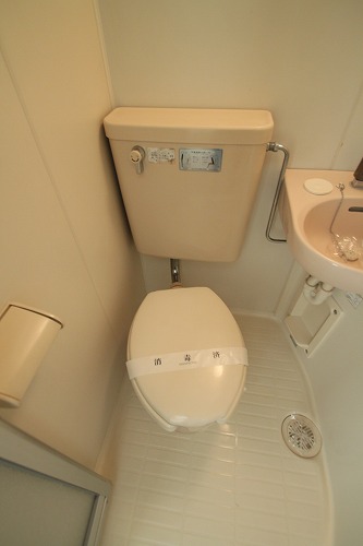 Toilet. Apamanshop Tsurugashima shop TEL: 049-233-7511