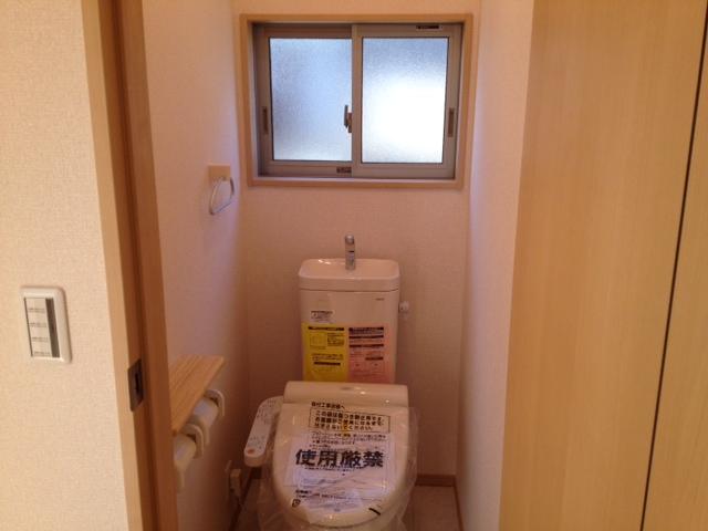 Toilet. Indoor (12 May 2013), shooting (2 Building)