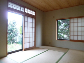 Living and room. Japanese-style room is 6 quires