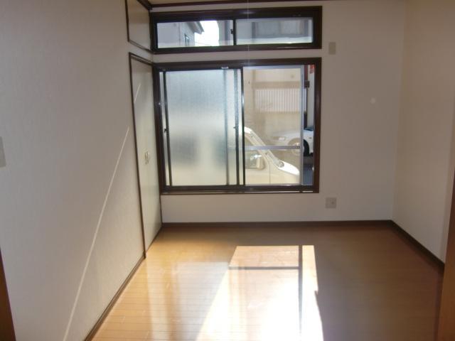 Living and room. Room 1