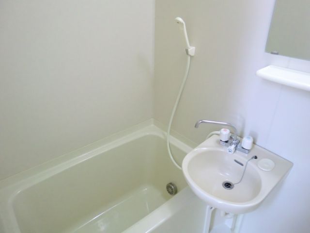 Bath. It is a bath with additional heating to the Single Property. happiness.