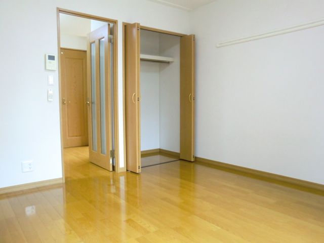 Receipt. Storage is the storage capacity GOOD because some height width.