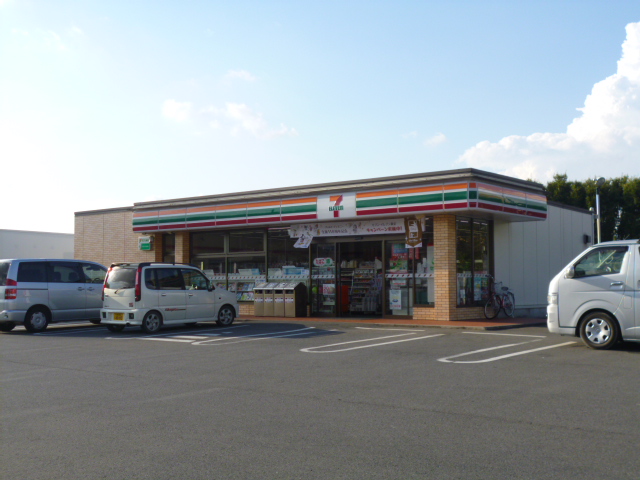 Convenience store. 606m to Seven-Eleven Tsurugashima Undokoenmae store (convenience store)