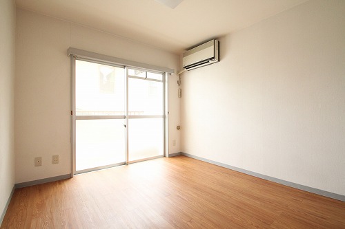 Living and room. Apamanshop Tsurugashima shop TEL: 049-233-7511