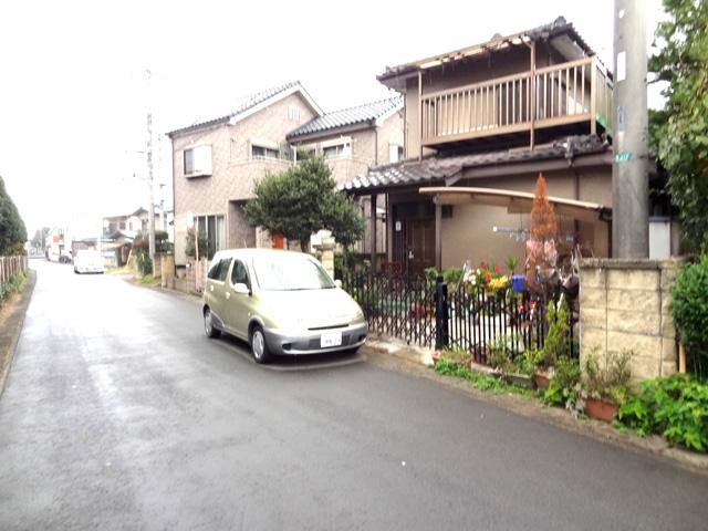 Local photos, including front road. Local (11 May 2013) Shooting