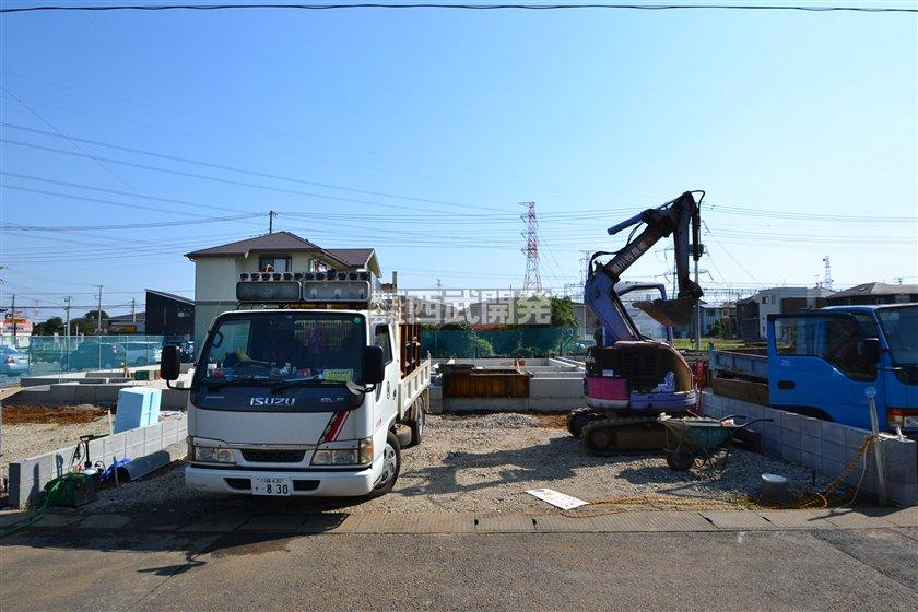 Local photos, including front road. 5 Building site (October 2013) Shooting