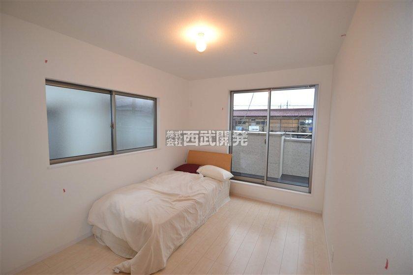 Non-living room. Color ・ Arrangement and the like are different. 