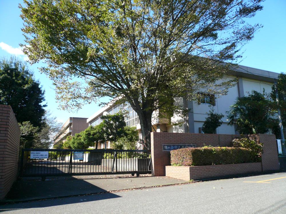 Junior high school. 400m to the West Junior High School