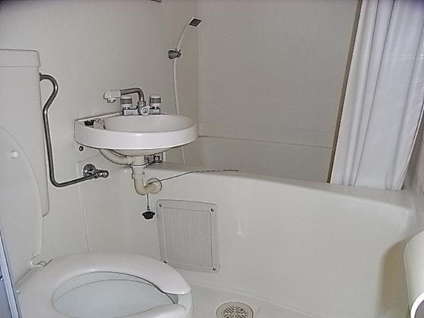 Bath. Compact is a three-point