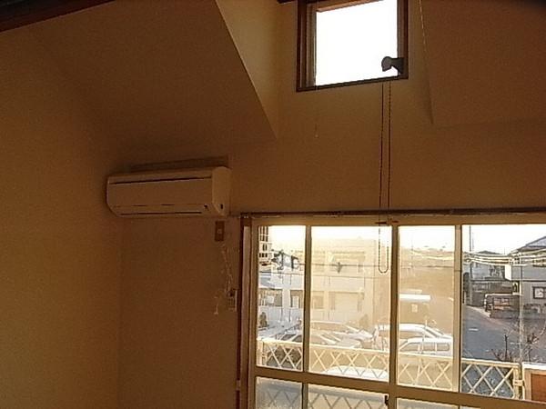 Living and room. It comes with air conditioning