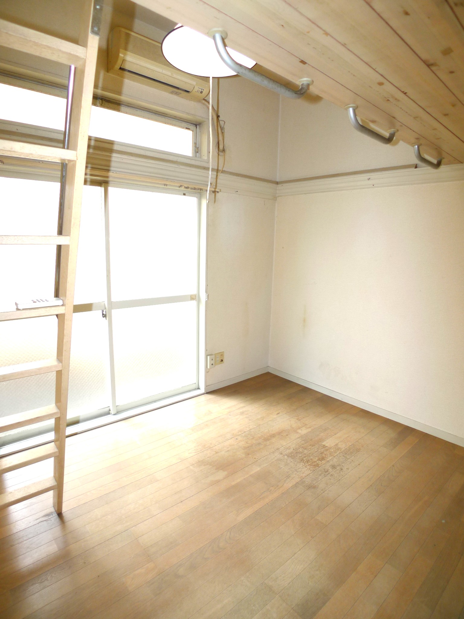 Living and room. Flow - Ring