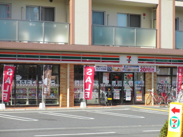 Convenience store. Seven-Eleven young leaves Station East store up (convenience store) 763m