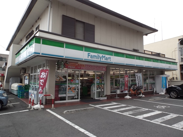 Convenience store. 330m to Family Mart (convenience store)