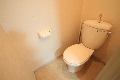 Toilet. Apamanshop Tsurugashima shop TEL: 049-233-7511