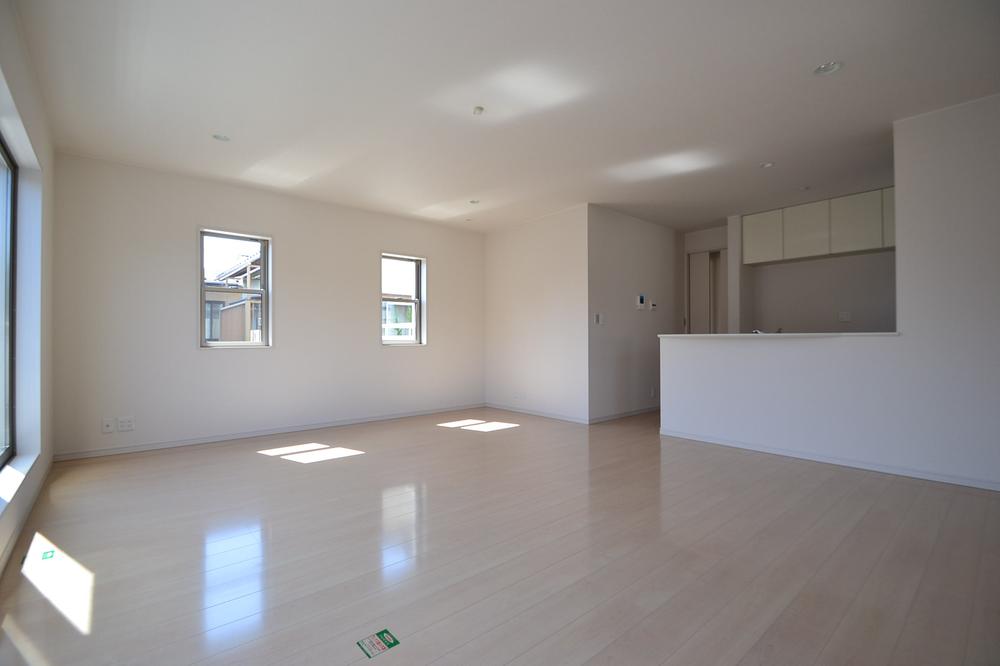 Same specifications photos (living). Color ・ Arrangement and the like will differ.  For more details, please contact us. 