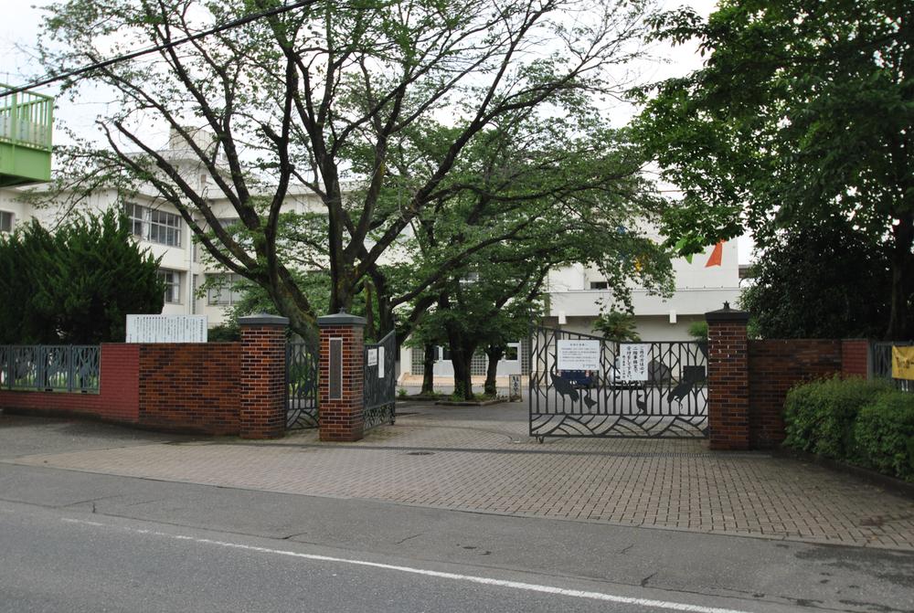 Primary school. 1090m to Tsurugashima first elementary school