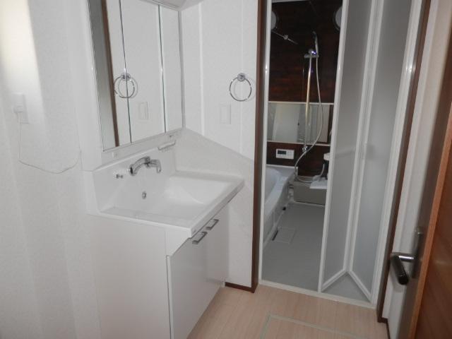 Wash basin, toilet. Indoor (12 May 2013) Shooting