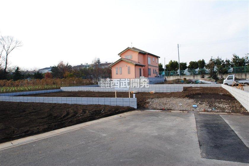 Local photos, including front road. Local (12 May 2013) Shooting The entire photo