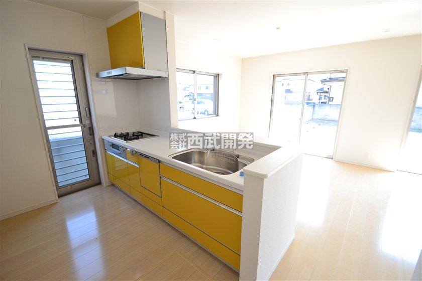 Same specifications photo (kitchen). Seller construction cases