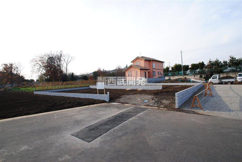 Local photos, including front road. Local (12 May 2013) Shooting The entire photo