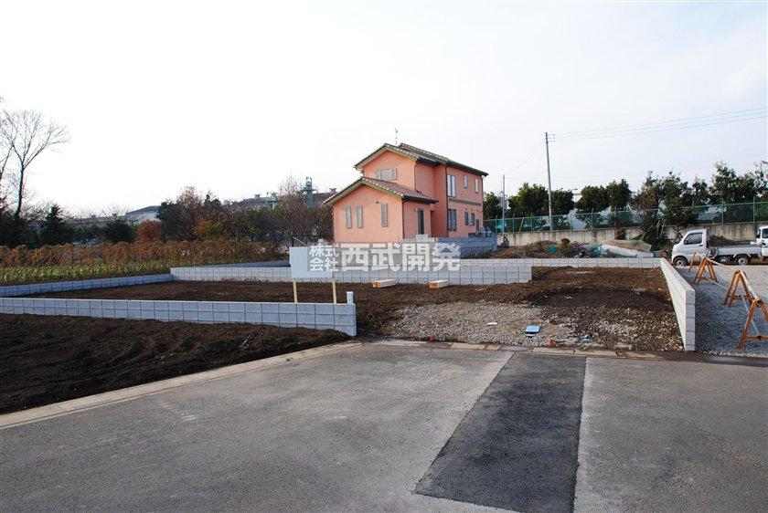 Local photos, including front road. Local (12 May 2013) Shooting