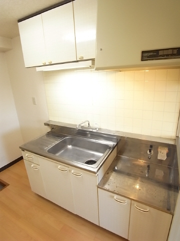 Kitchen. Gas stove installation Allowed
