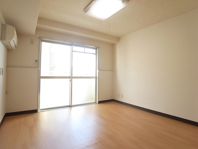 Living and room. Air-conditioned