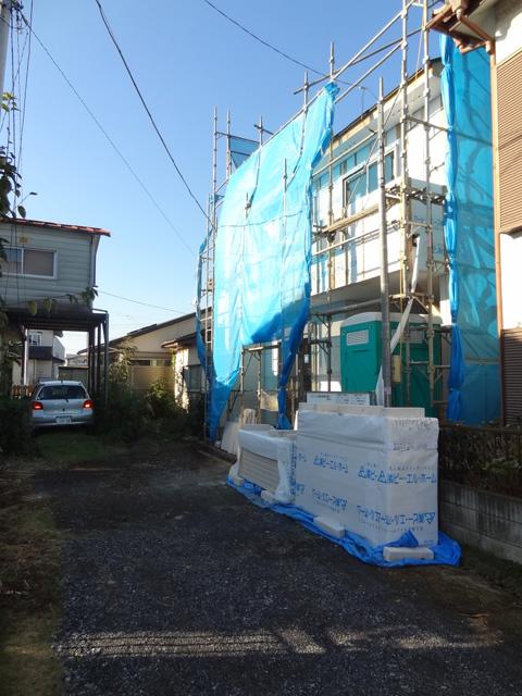 Local photos, including front road. Local (10 May 2013) Shooting