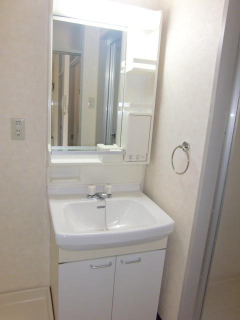 Washroom. Wash basin