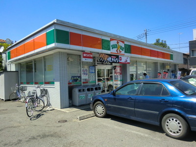 Convenience store. 604m until Thanksgiving (convenience store)
