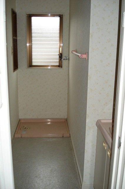 Other room space. Changing room