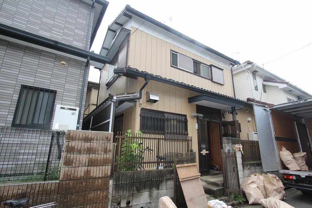 Building plan example (exterior photos). Exterior Photos