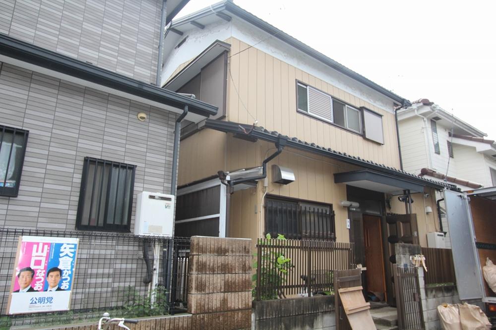 Building plan example (exterior photos). Exterior Photos