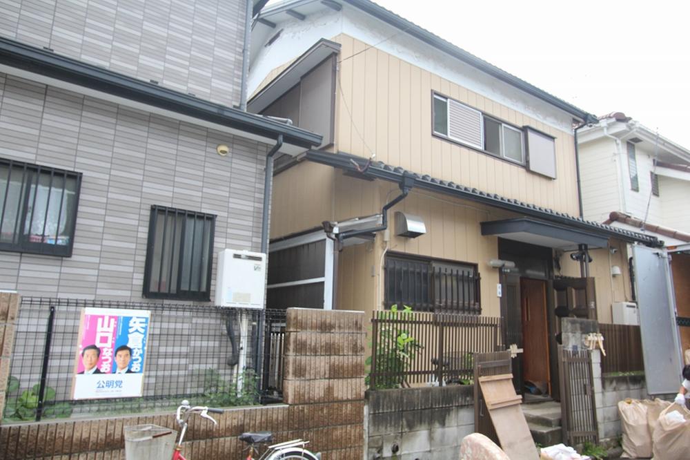 Building plan example (exterior photos). Exterior Photos