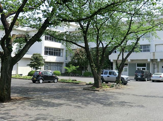 Primary school. To the second elementary school 820m