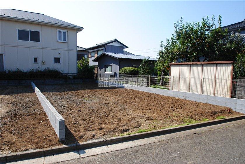 Local photos, including front road. Local (10 May 2013) Shooting