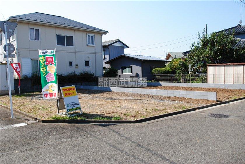 Local photos, including front road. Local (10 May 2013) Shooting