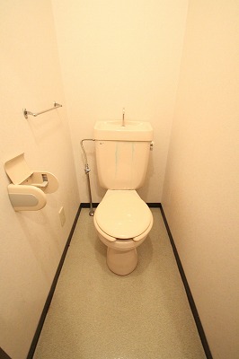 Toilet. Apamanshop Tsurugashima shop TEL: 049-233-7511