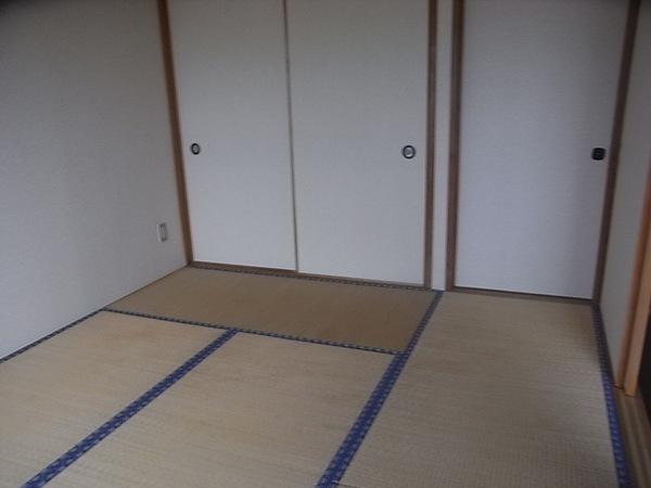 Other room space. Bright Japanese-style room