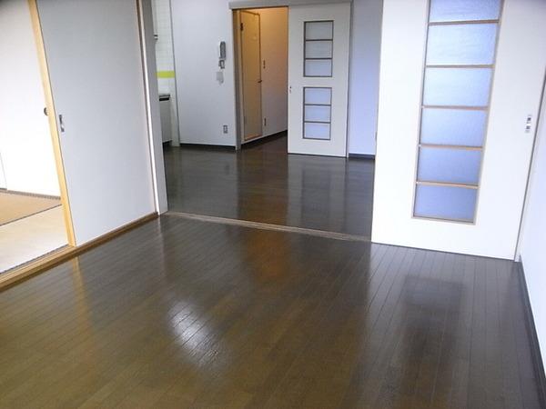 Living and room. Spacious living room