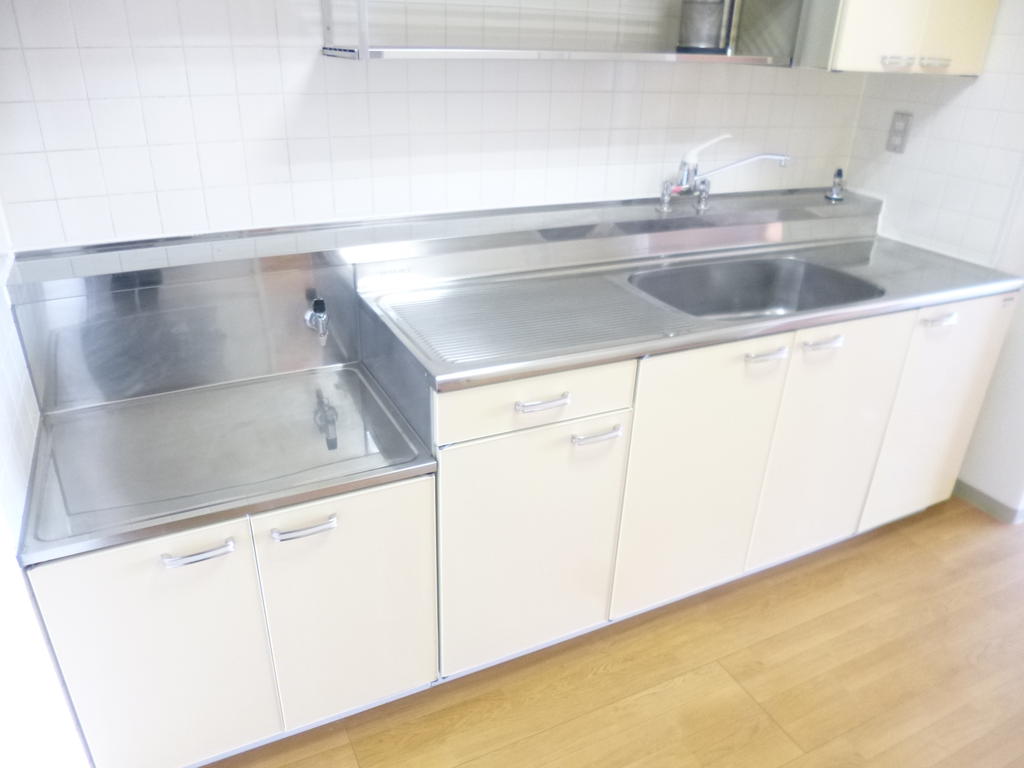 Kitchen. Cooking space spacious