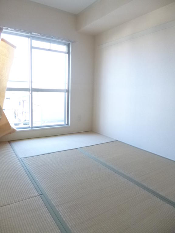 Living and room. Tatami rooms are calm