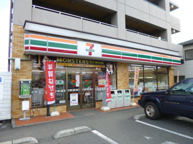 Convenience store. 900m to Seven-Eleven (convenience store)