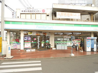 Convenience store. 438m to Family Mart (convenience store)