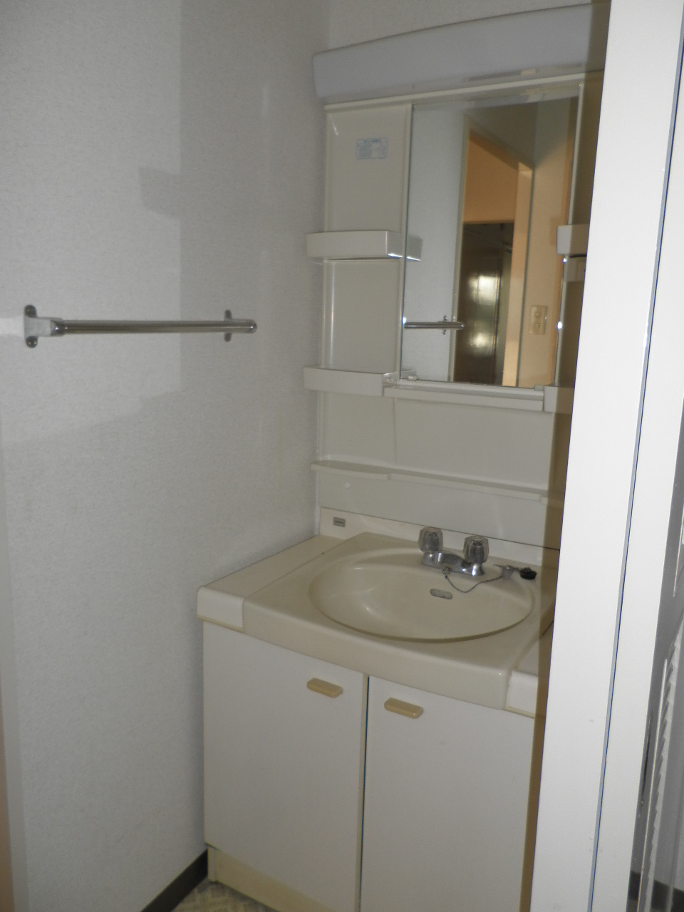 Washroom. Same specifications