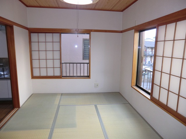 Living and room. Tatami mat It is a photograph of before sorting
