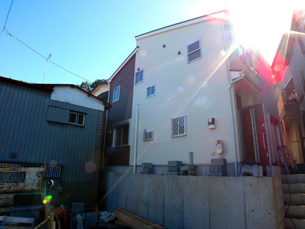 Local appearance photo. Local (11 May 2013) Shooting